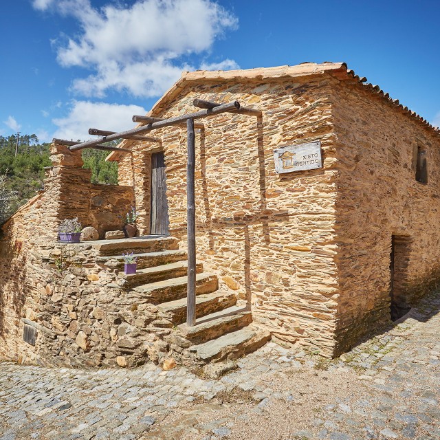 Casa Amores-Perfeitos - Xisto Sentido