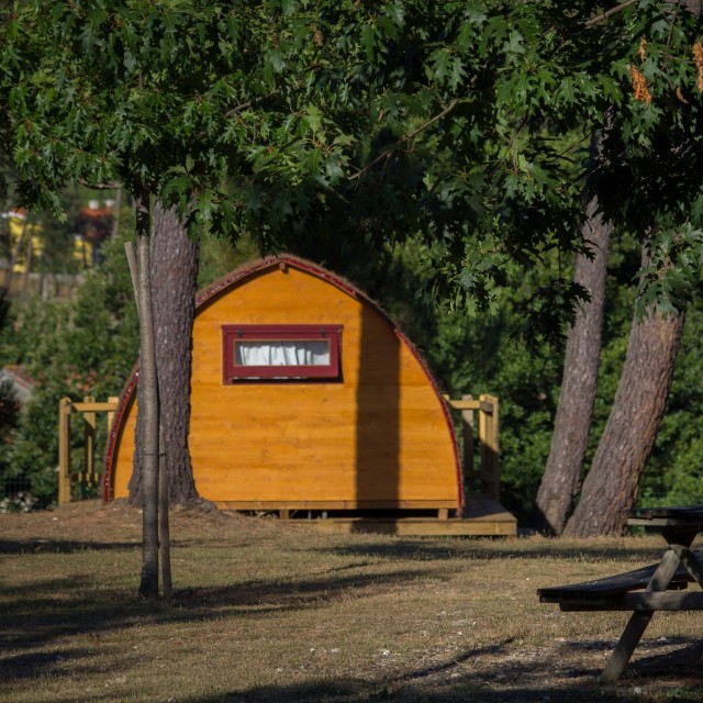 Hobbit House Vermelha - Camping Oleiros