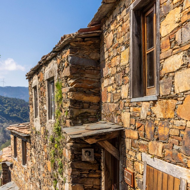 Casa da Janela - Cerdeira - Home for Creativity