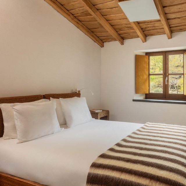 Casa da Janela - Cerdeira - Home for Creativity