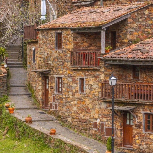 Casa das Vizinhas - Cerdeira - Home for Creativity